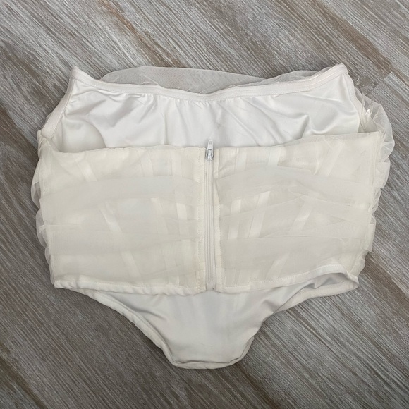 Strapless Savannah Corset Top in White - Picture 5 of 6